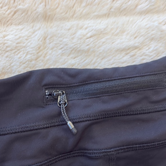 Lululemon women’s cropped Leggings size 8 in black - Picture 4 of 8